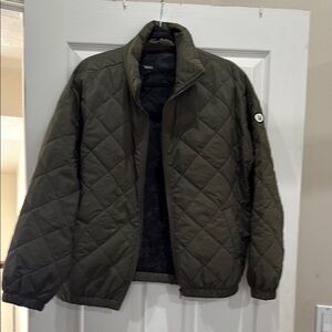 Vuori Green Puffer Jacket with Quilted Design